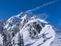 Schneekante unter der Scheibenwand